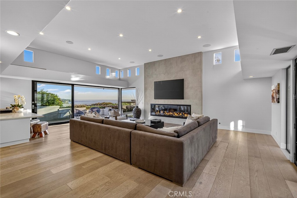 17 Monarch Bay