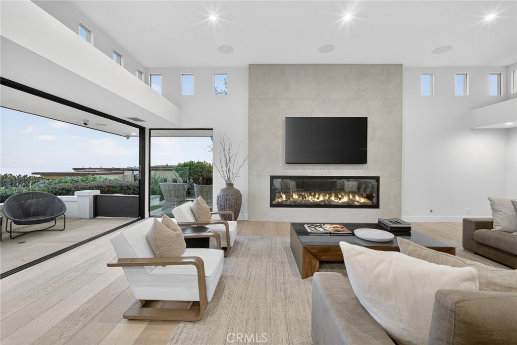 17 Monarch Bay