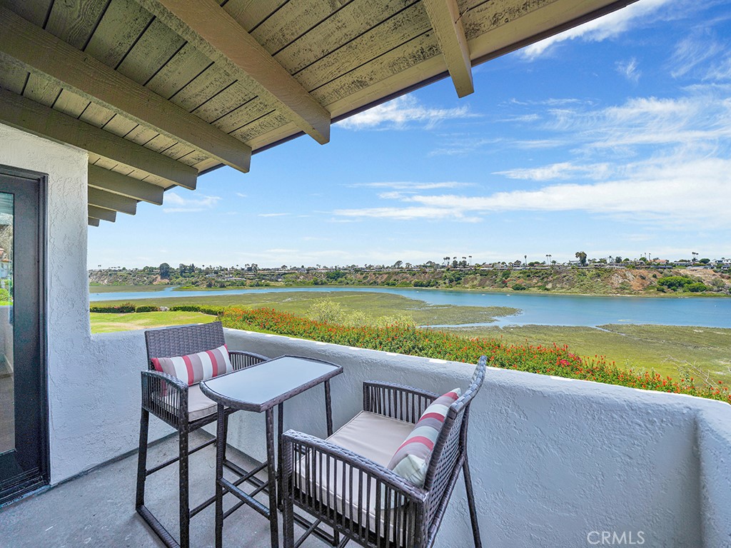 305 Avenida Cerritos