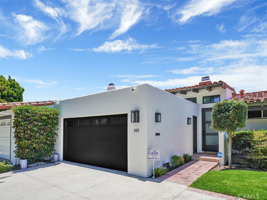 305 Avenida Cerritos