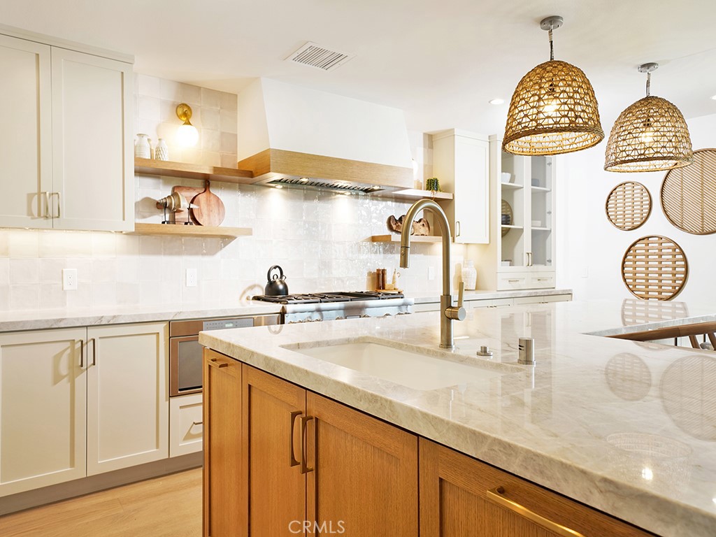 305 Avenida Cerritos