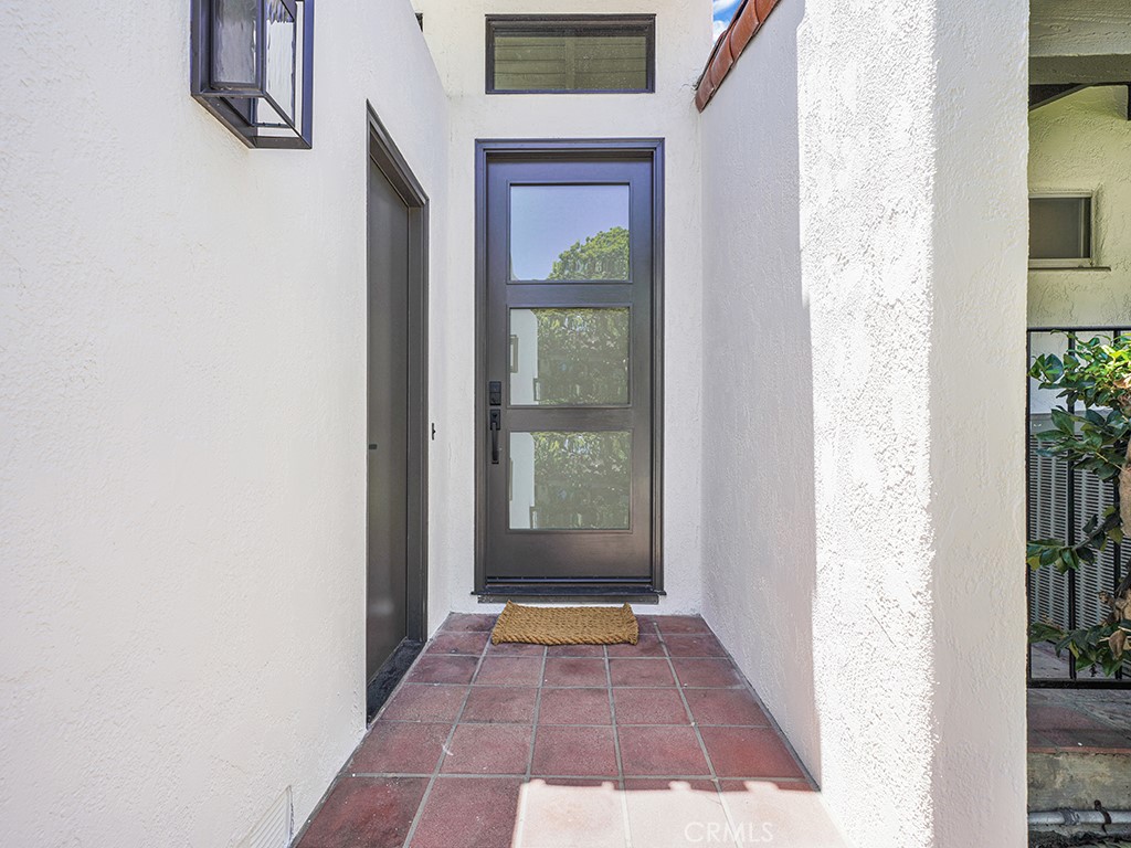 305 Avenida Cerritos