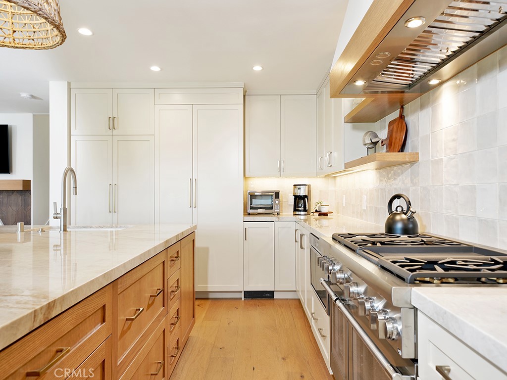 305 Avenida Cerritos