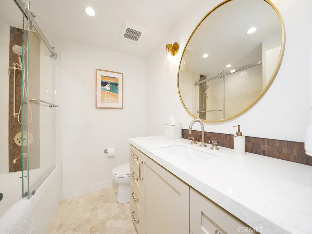 305 Avenida Cerritos
