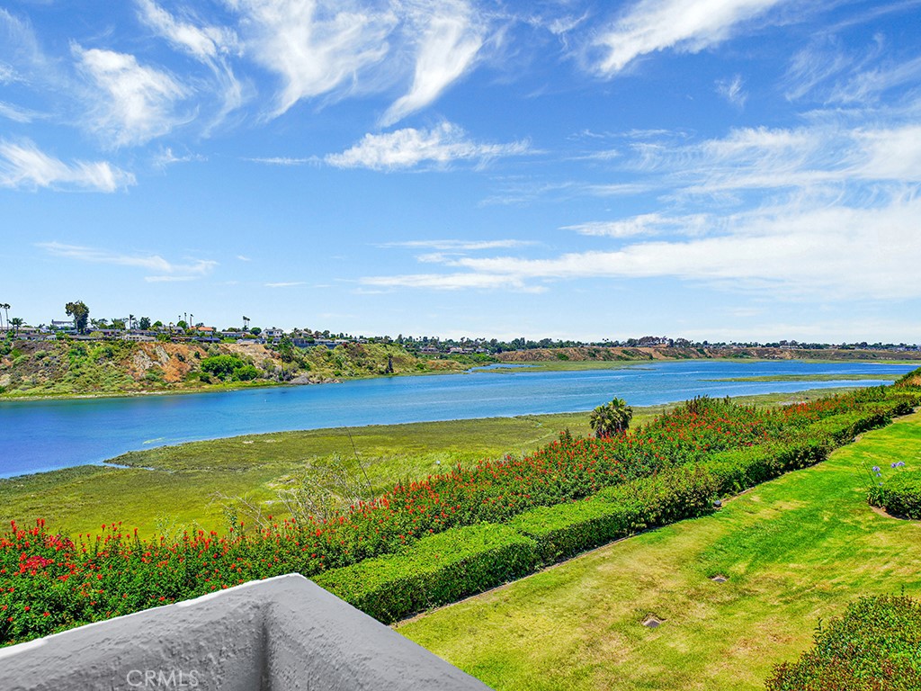 305 Avenida Cerritos