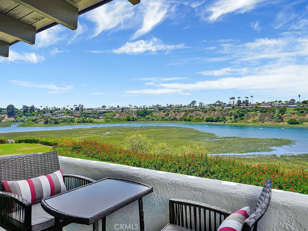 305 Avenida Cerritos