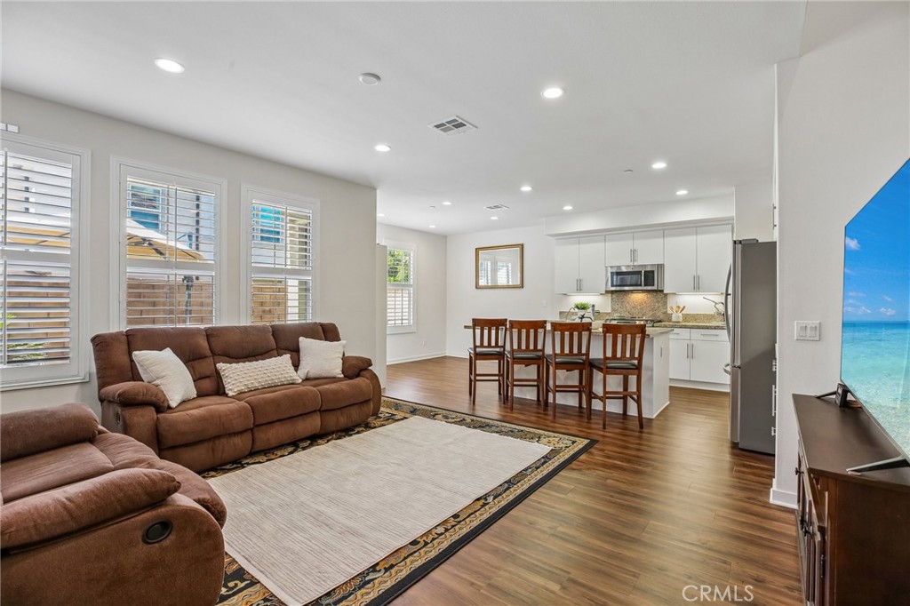 248 Finch