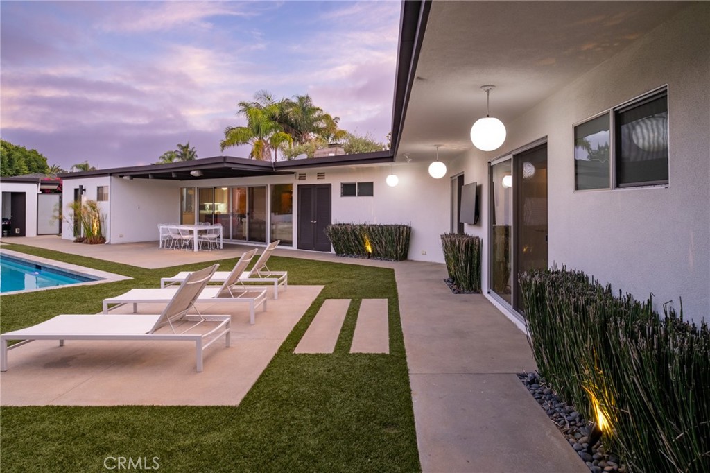 2000 Nautilus Lane