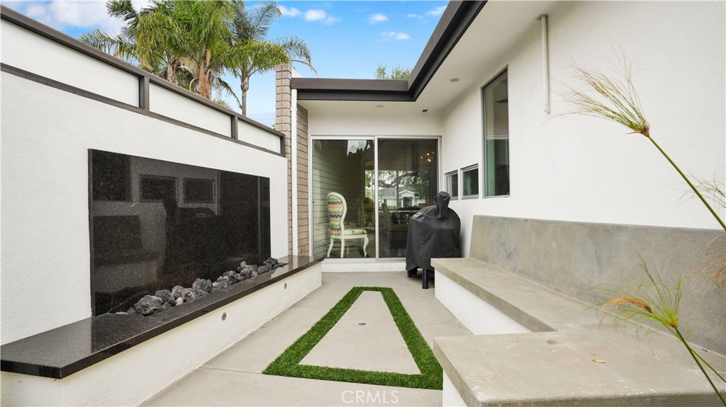 2000 Nautilus Lane