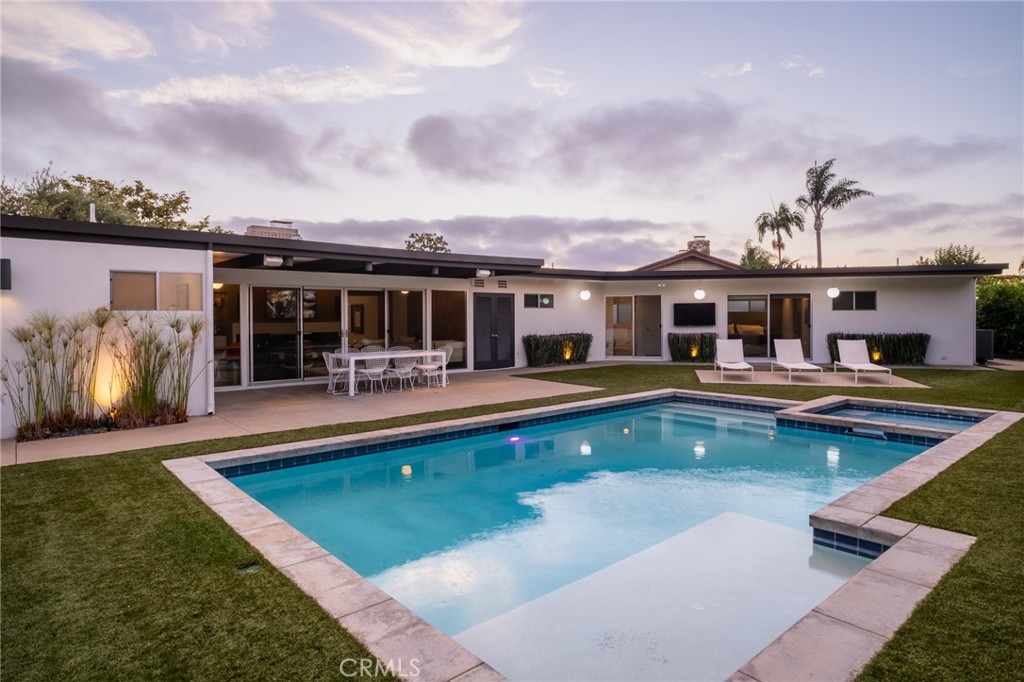 2000 Nautilus Lane