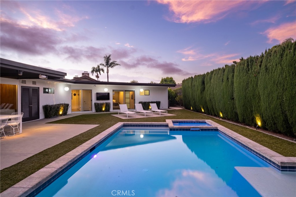 2000 Nautilus Lane