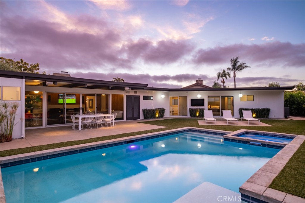 2000 Nautilus Lane