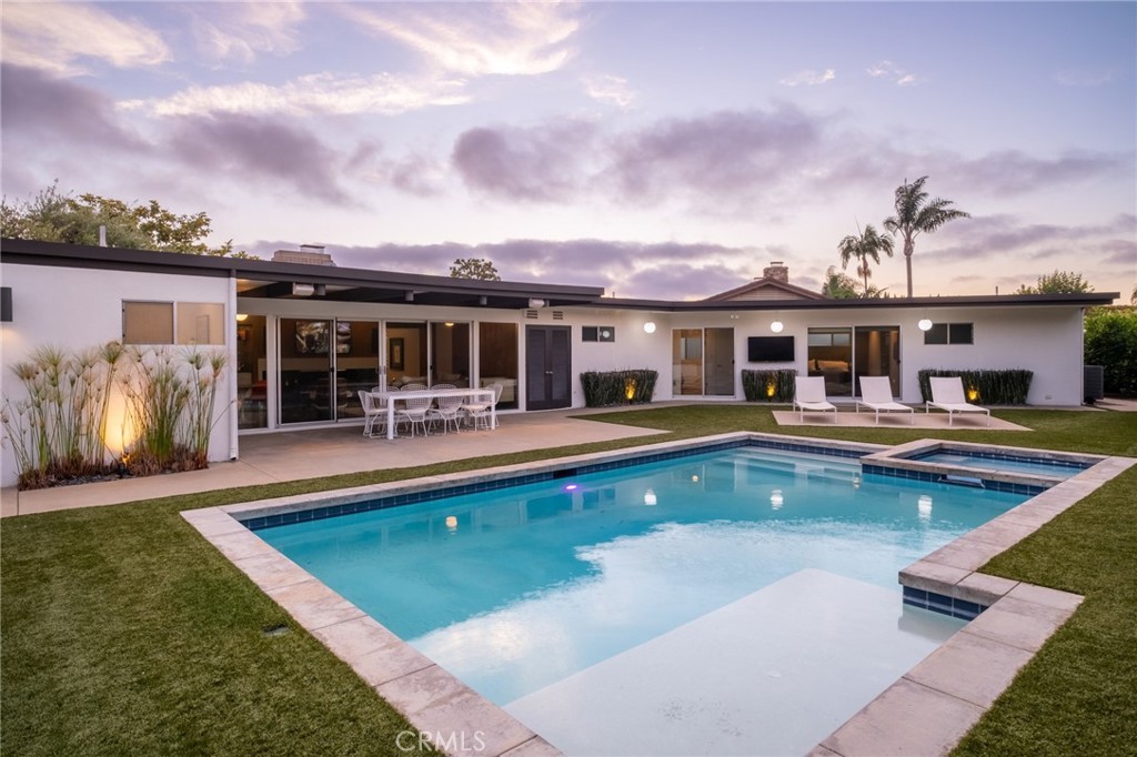 2000 Nautilus Lane