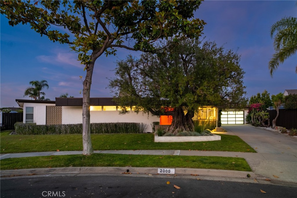 2000 Nautilus Lane