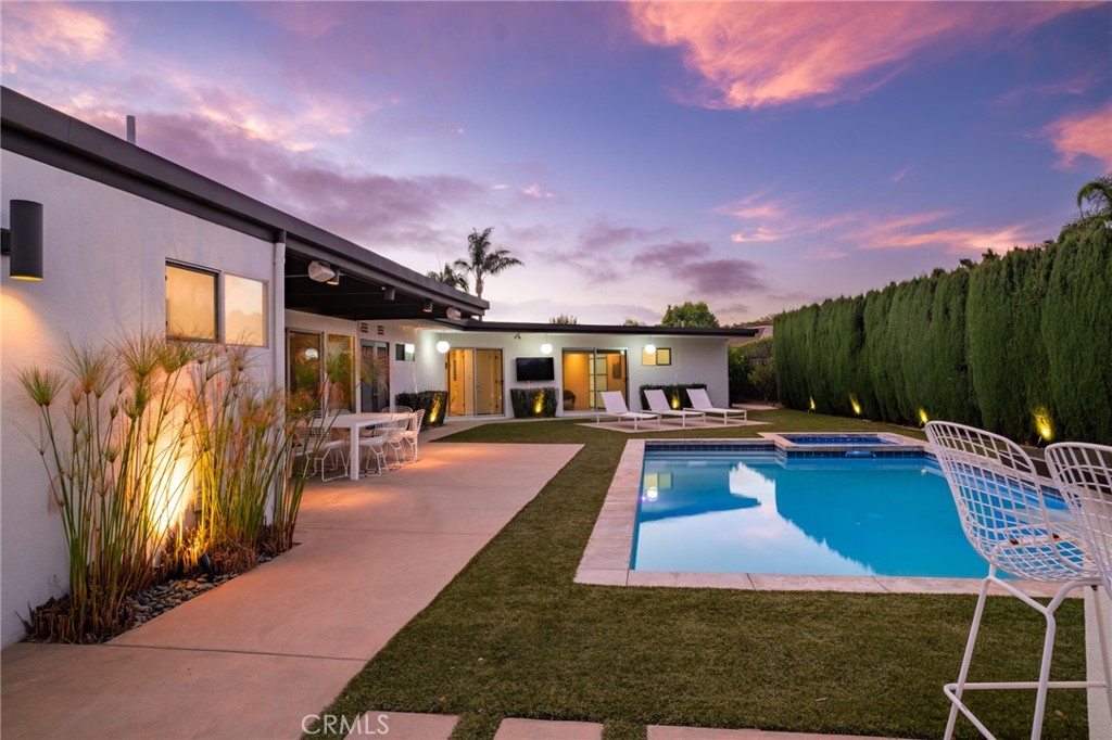 2000 Nautilus Lane