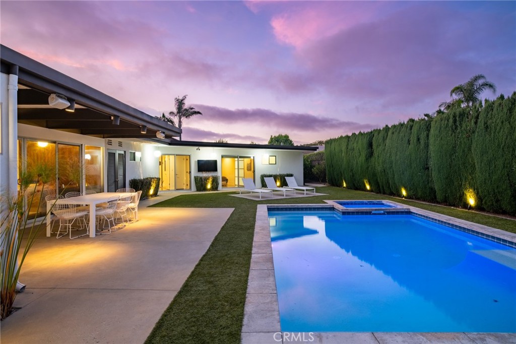2000 Nautilus Lane