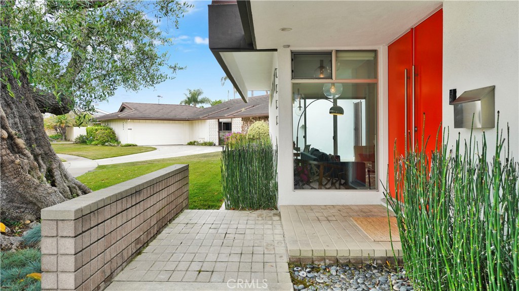 2000 Nautilus Lane