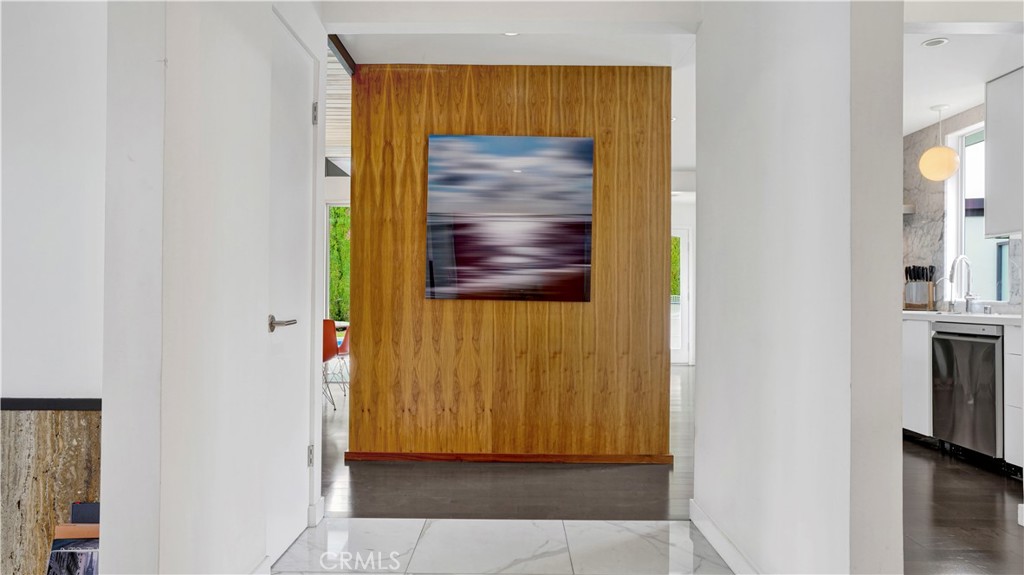 2000 Nautilus Lane