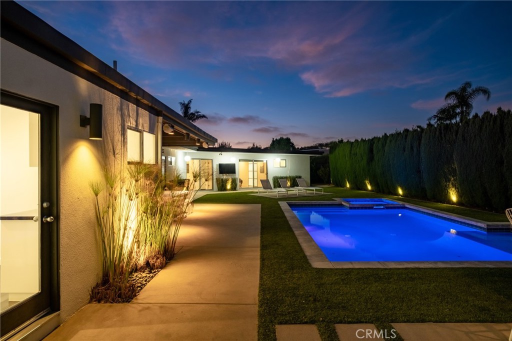 2000 Nautilus Lane
