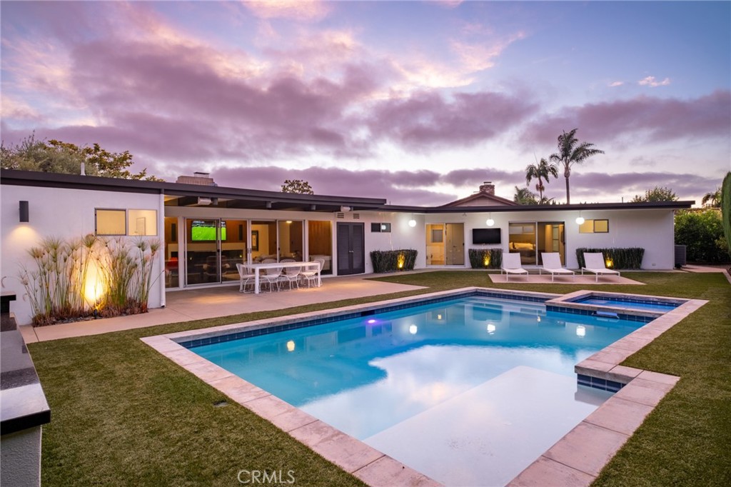 2000 Nautilus Lane