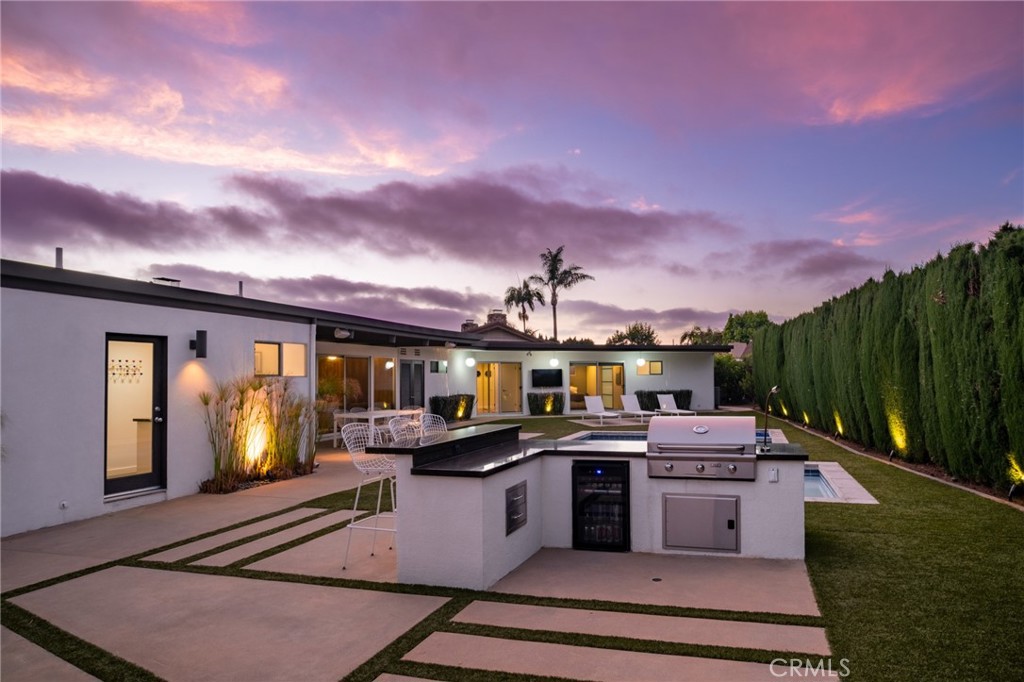 2000 Nautilus Lane