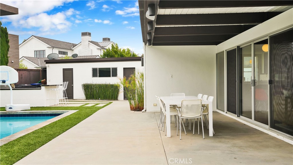 2000 Nautilus Lane