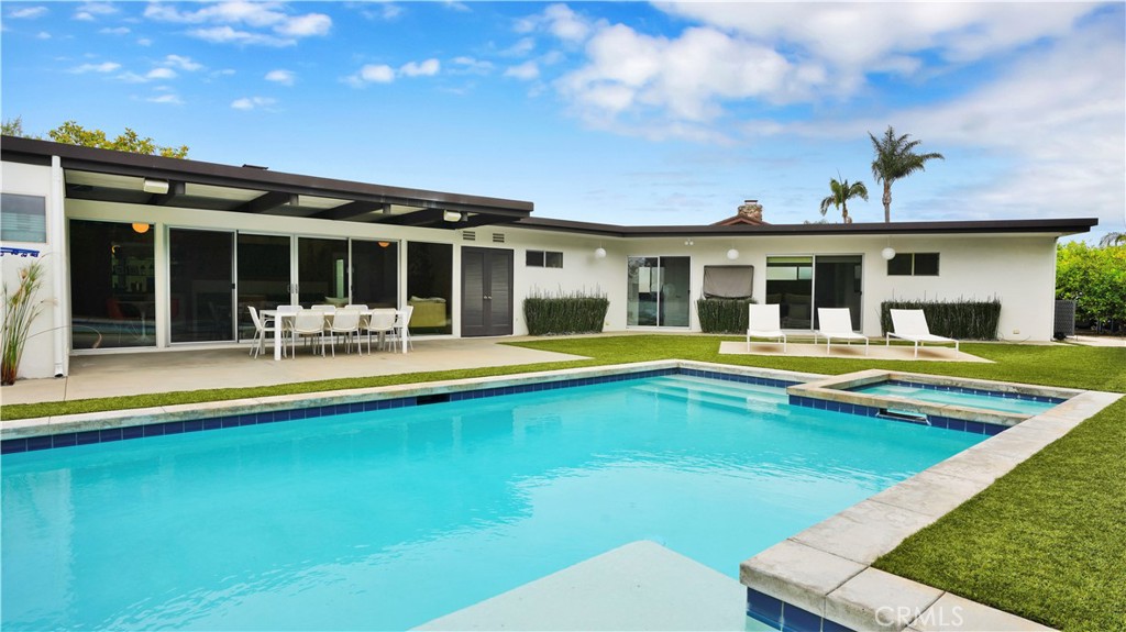 2000 Nautilus Lane