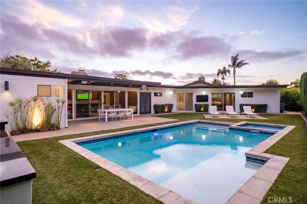 2000 Nautilus Lane