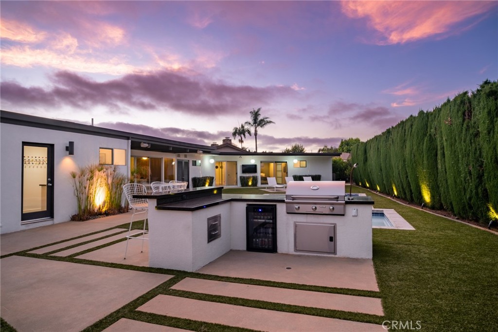 2000 Nautilus Lane