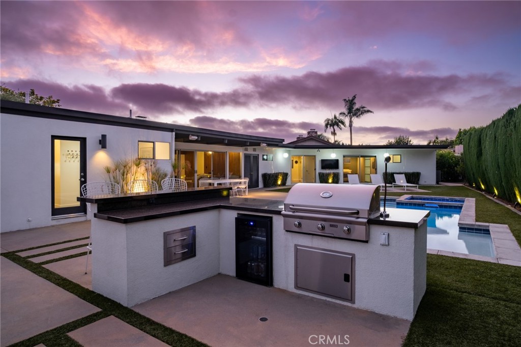 2000 Nautilus Lane