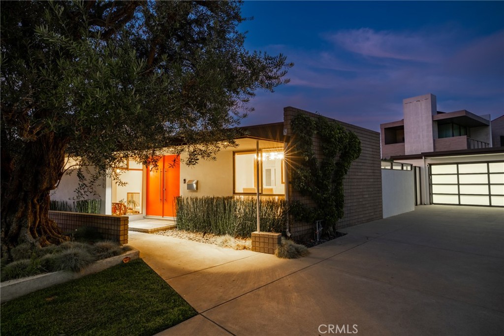 2000 Nautilus Lane
