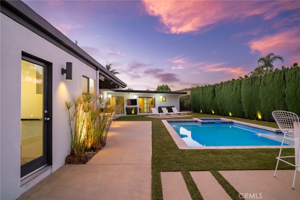 2000 Nautilus Lane