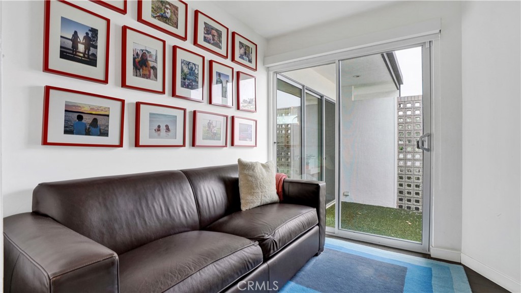 2000 Nautilus Lane