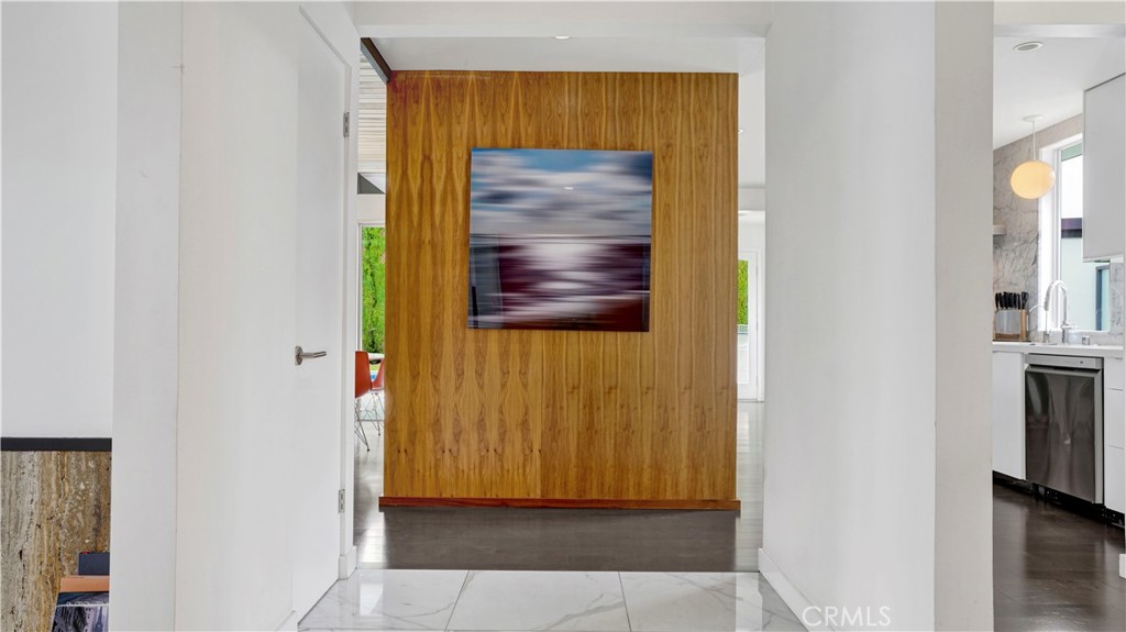2000 Nautilus Lane