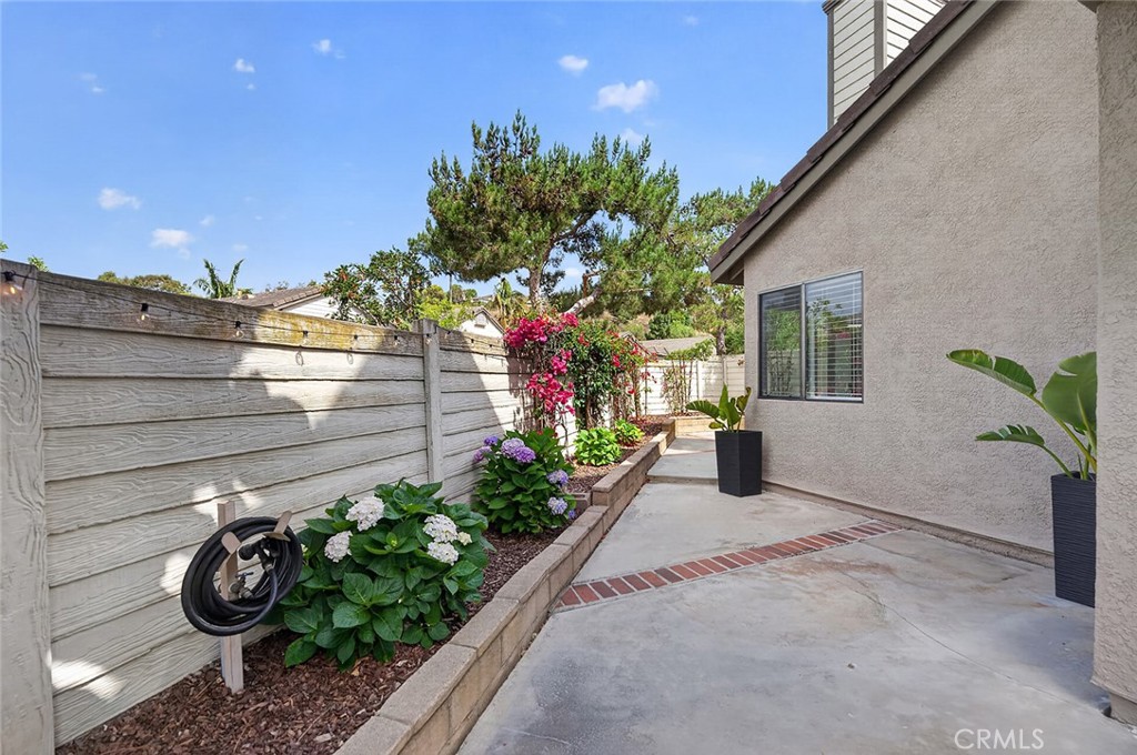 24572 Sutton Lane