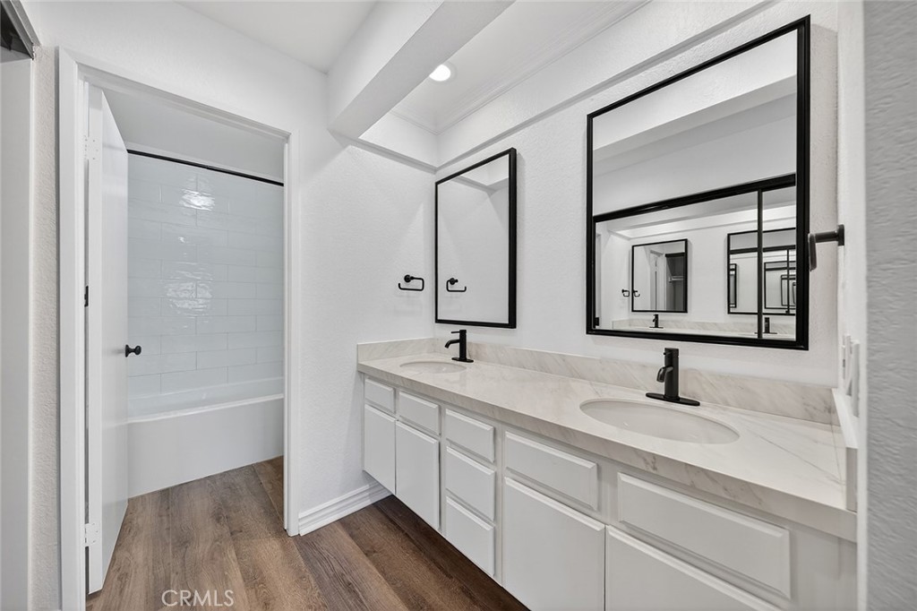 24572 Sutton Lane