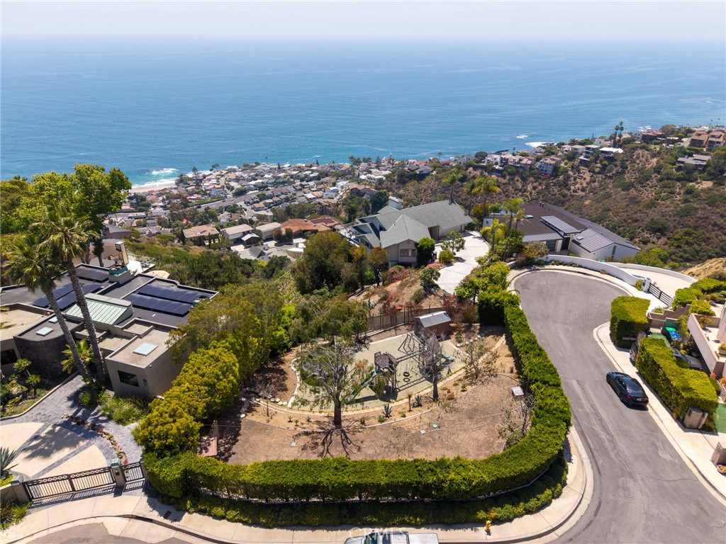 719 Davis Way