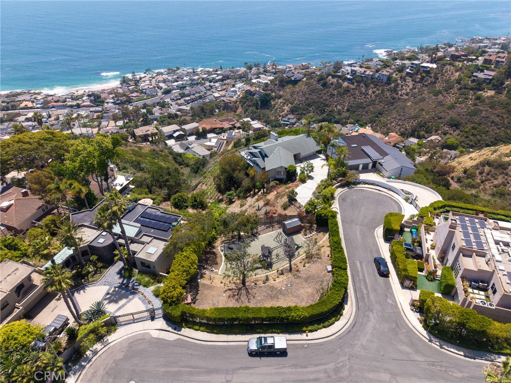 719 Davis Way