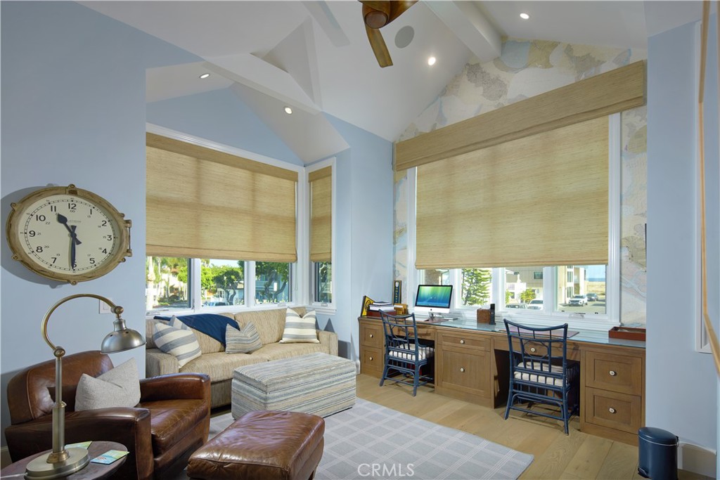 1324 E Balboa Boulevard
