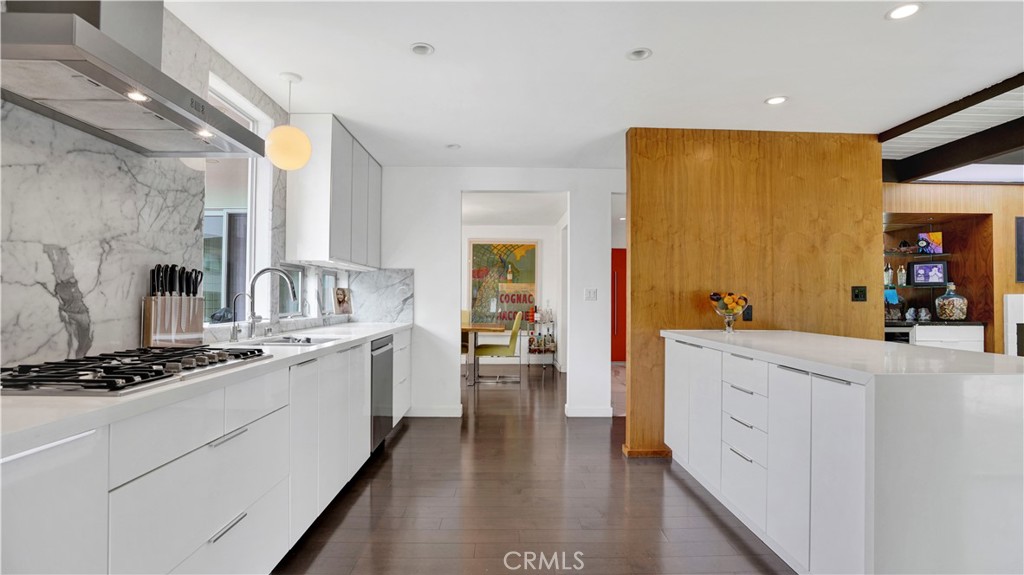 2000 Nautilus Lane
