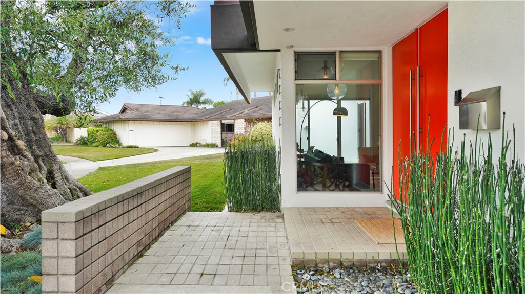 2000 Nautilus Lane