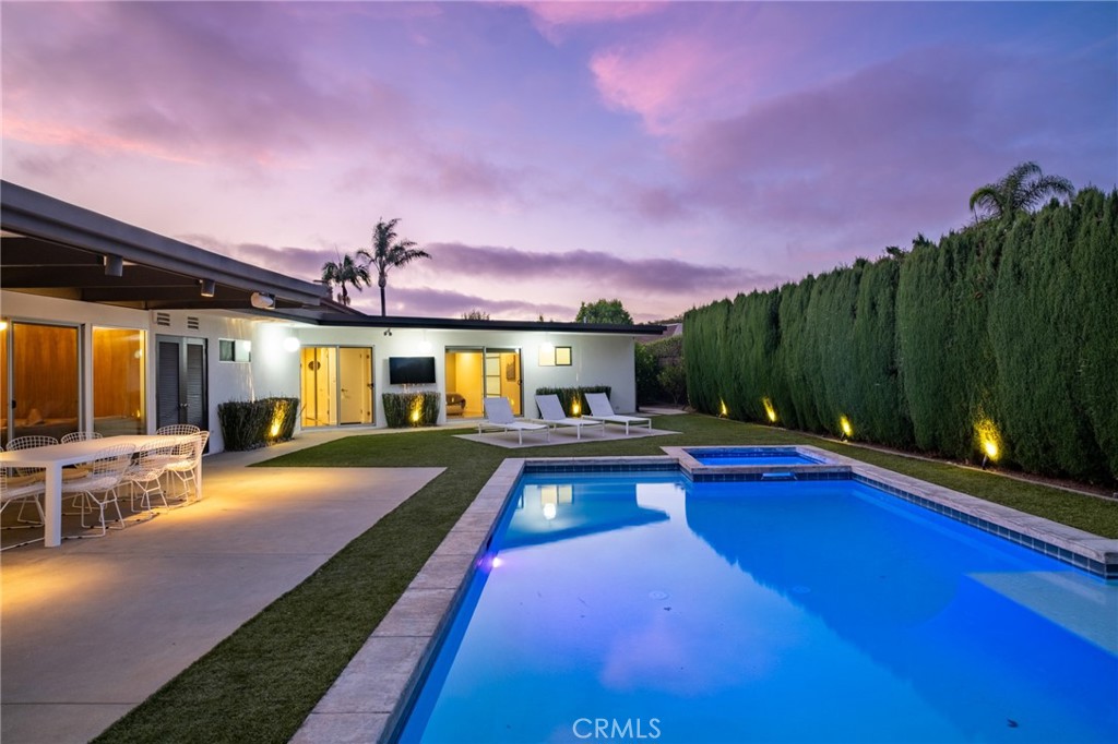 2000 Nautilus Lane