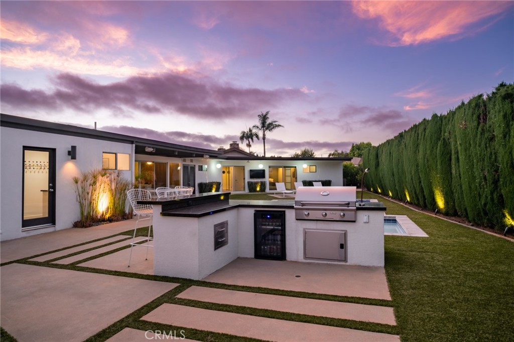 2000 Nautilus Lane