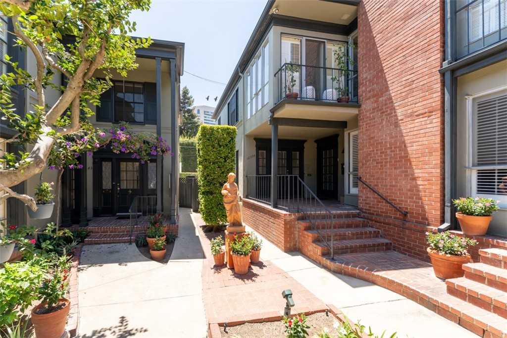 1235 S Beverly Glen Boulevard
