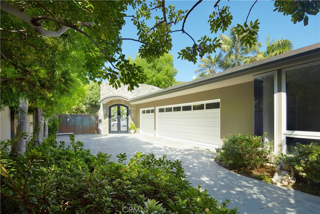 2027 Bayside Drive