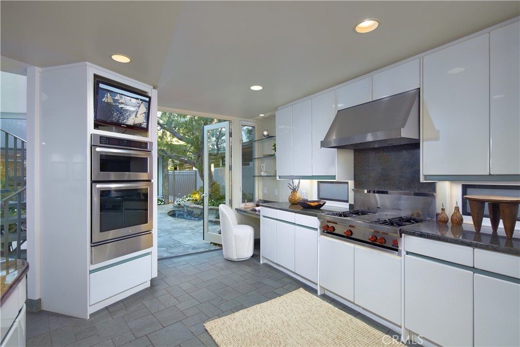 2027 Bayside Drive