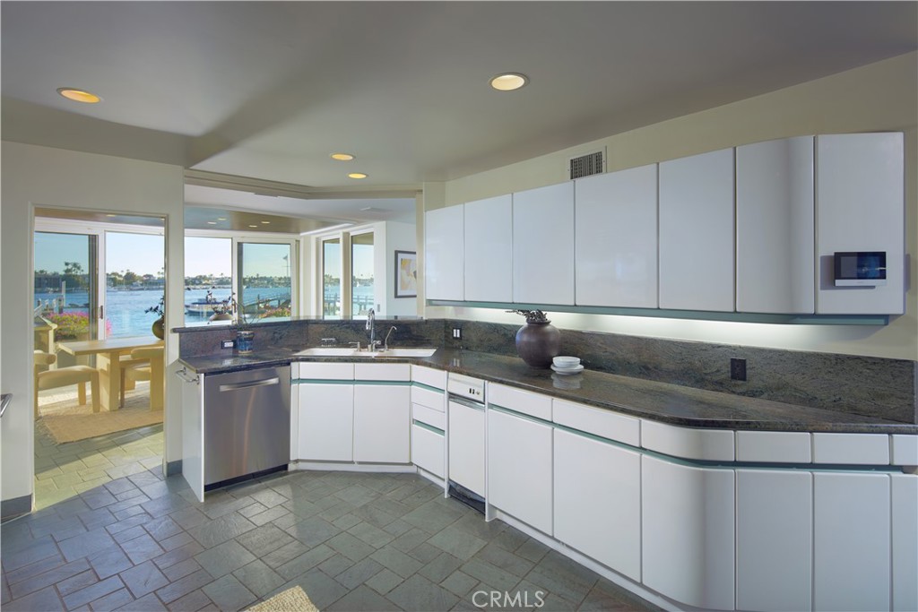 2027 Bayside Drive