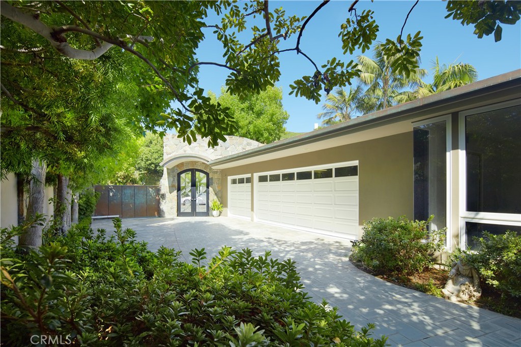 2027 Bayside Drive