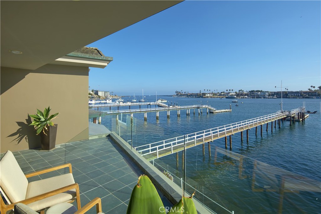 2027 Bayside Drive