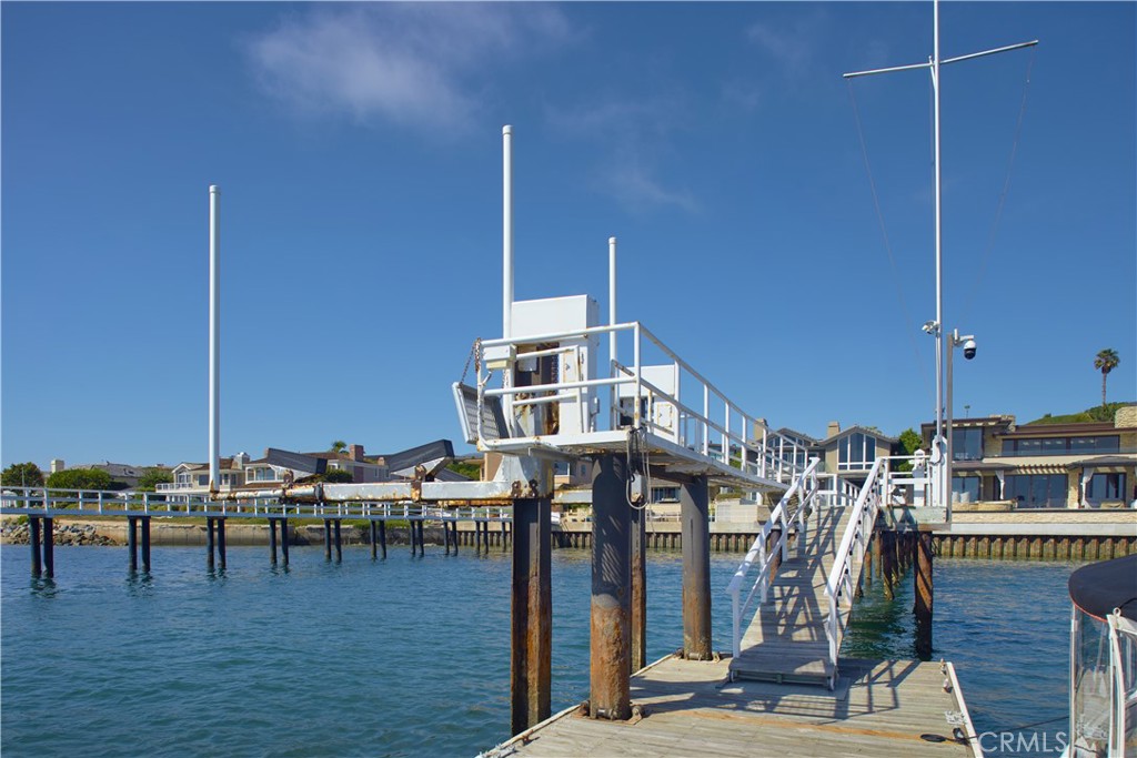 2027 Bayside Drive